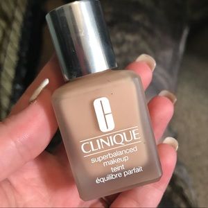 Clinique Super Balanced Makeup
